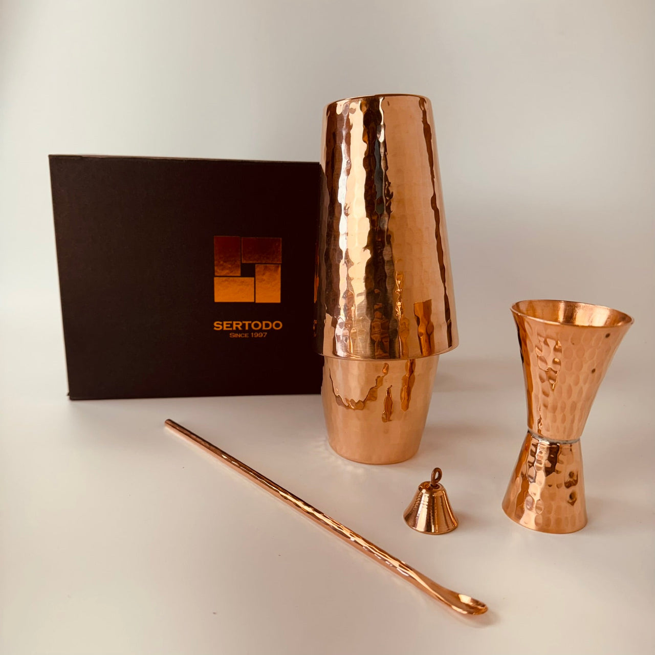 1610 Boston Shaker Set hammered copper