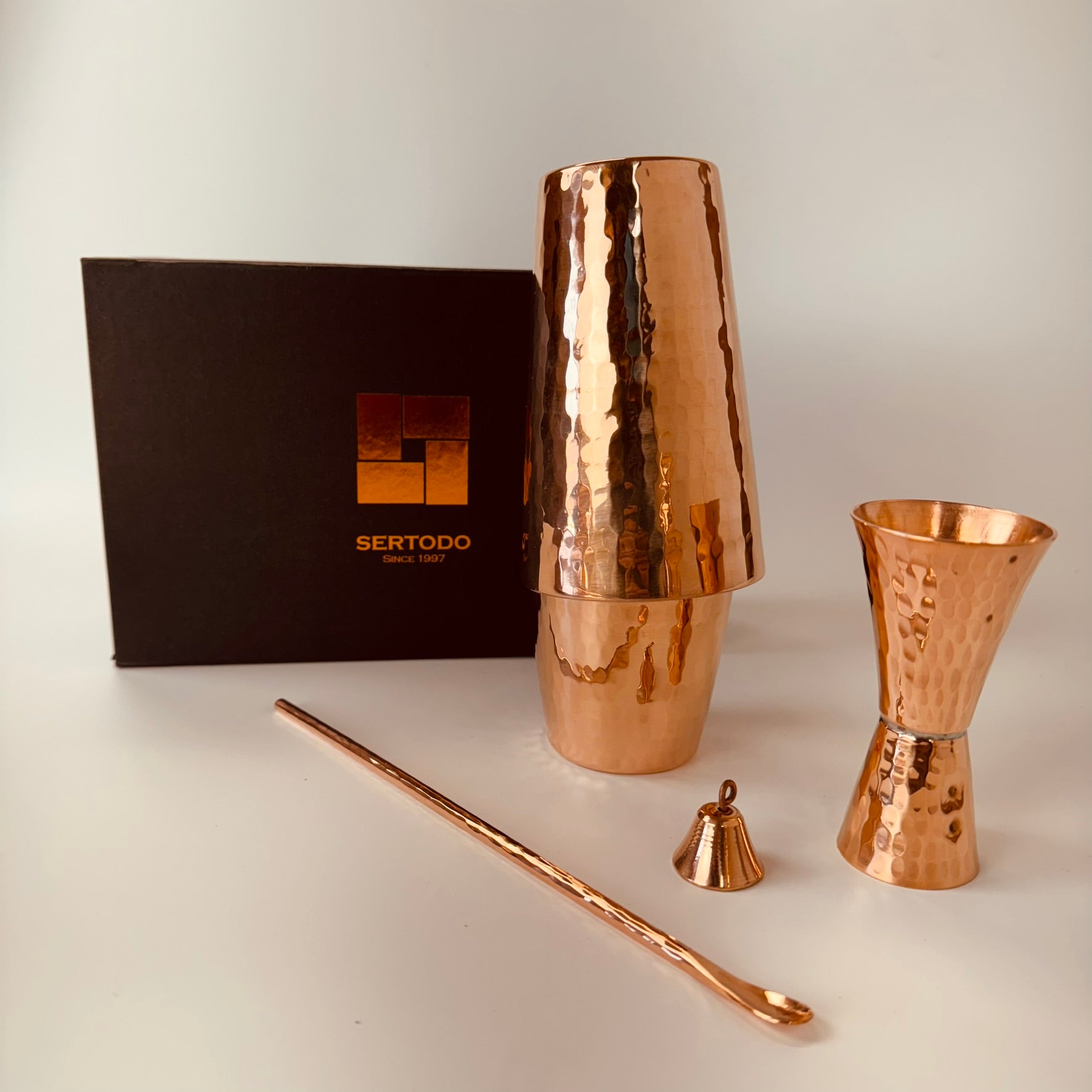1610 Boston Shaker Set hammered copper