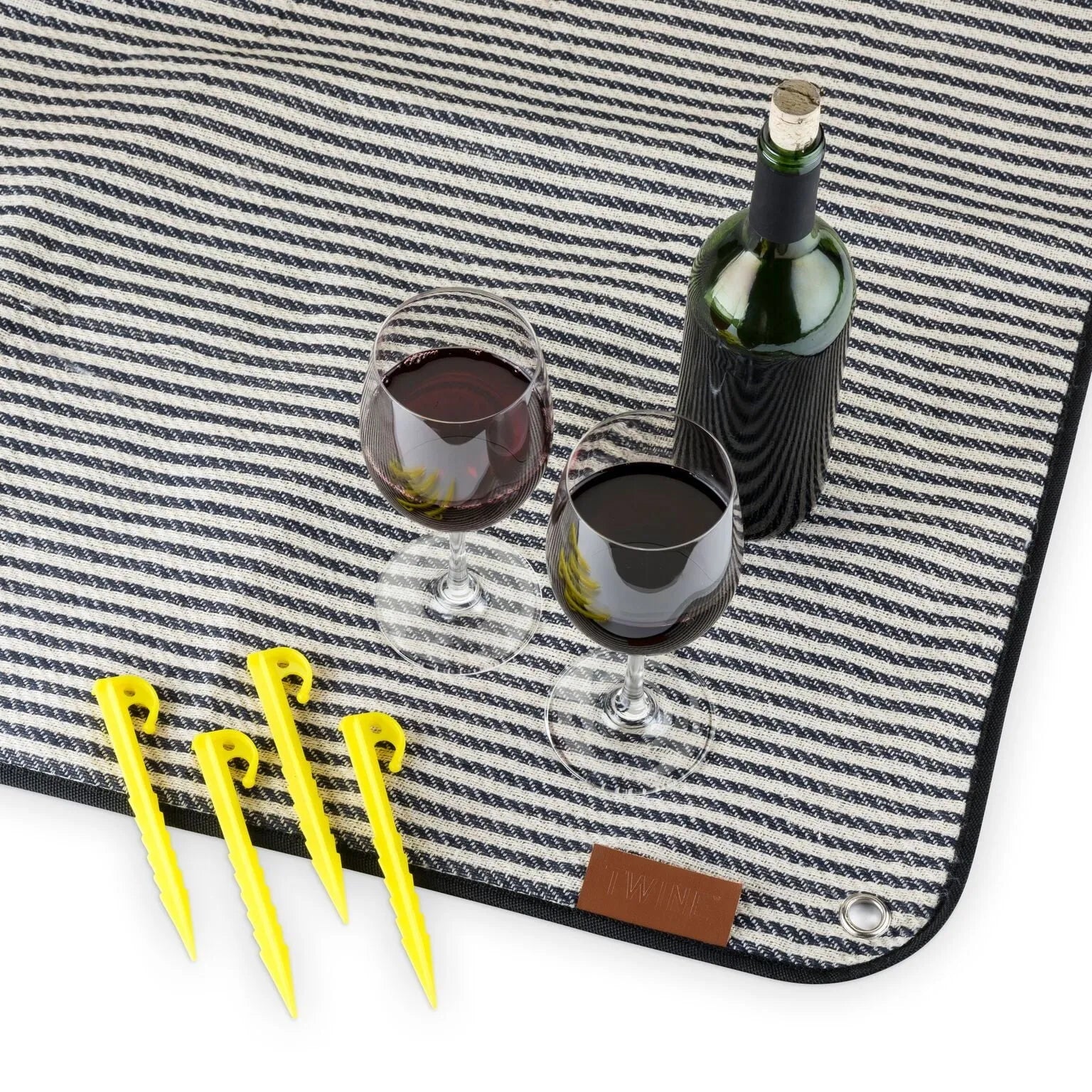 Picnic Blanket with Waterproof Lining by Twine - 72"x72" - detail view