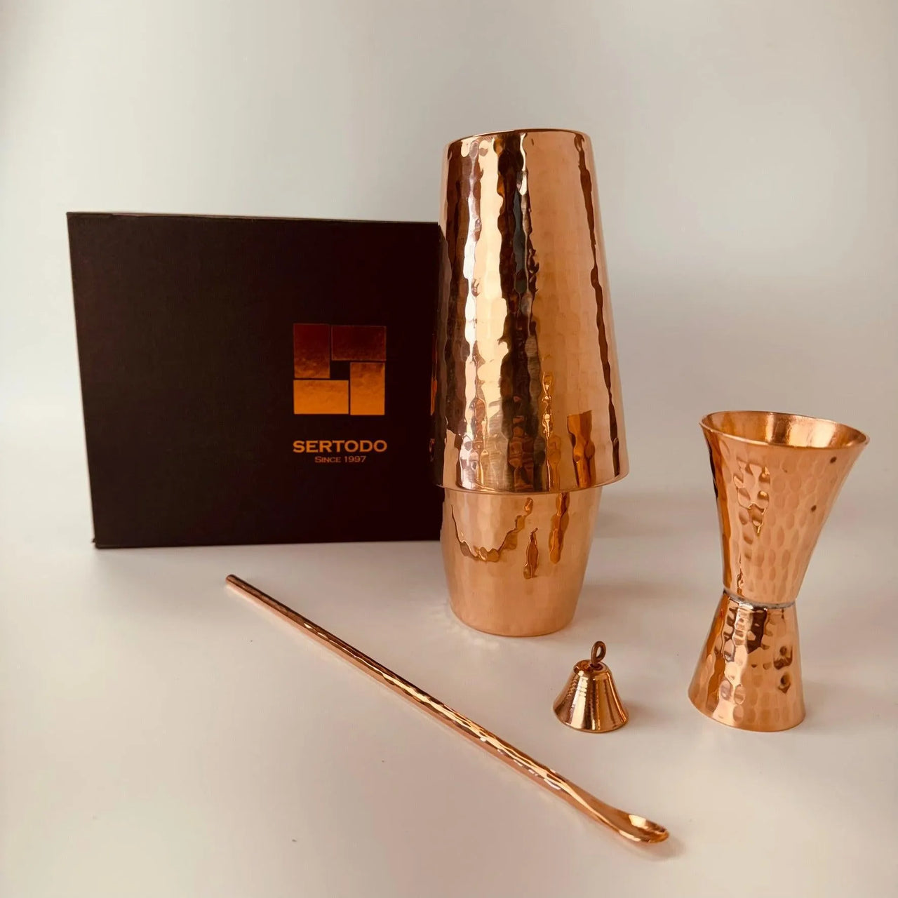 1610 Boston Shaker Set hammered copper